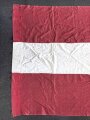 Österreich Fahne, mit hoher wahrscheinlichkeit aus den 1930iger Jahren, stammt aus einem alten Bestand mit vielen Hakenkreuzfahnen und Teilen davon. Maße 110 x 160cm