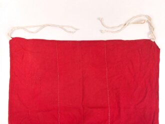 Österreich Fahne, mit hoher wahrscheinlichkeit aus den 1930iger Jahren, stammt aus einem alten Bestand mit vielen Hakenkreuzfahnen und Teilen davon. Maße 55 x 60cm