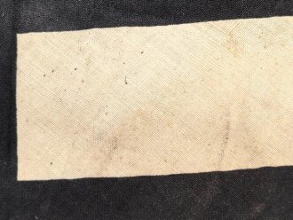 Mittelteil einer Hakenkreuzfahne, das Hakenkreuz gedruckt. Durchmesser etwa 34cm