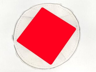 Mittelteil einer Hakenkreuzfahne, das Hakenkreuz gedruckt. Durchmesser etwa 26cm