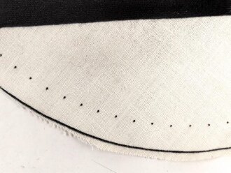 Mittelteil einer Hakenkreuzfahne, das Hakenkreuz gedruckt. Durchmesser etwa 26cm