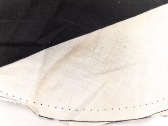 Mittelteil einer Hakenkreuzfahne, das Hakenkreuz gedruckt. Durchmesser etwa 49cm