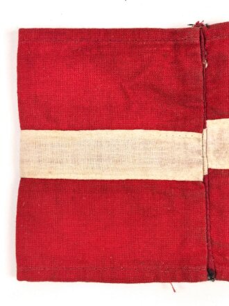 Armbinde für Angehörige der Hitlerjugend, deutlich getragenes Stück