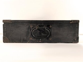Fernschreibstationskasten Wehrmacht. Maße etwa 43 x 47 x 13cm. Originallack, mit Einsätzen, nicht gereinigtes Stück