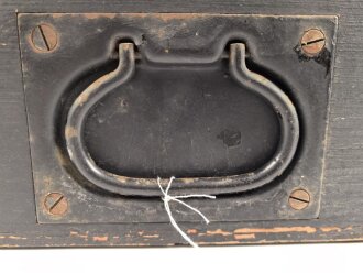 Fernschreibstationskasten Wehrmacht. Maße etwa 43 x 47 x 13cm. Originallack, mit Einsätzen, nicht gereinigtes Stück