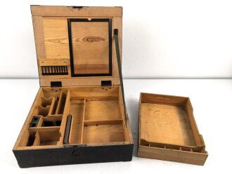 Fernschreibstationskasten Wehrmacht. Maße etwa 43 x 47 x 13cm. Originallack, mit Einsätzen, nicht gereinigtes Stück
