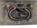 Fernschreibstationskasten Wehrmacht. Maße etwa 43 x 47 x 13cm. Originallack, mit Einsätzen, nicht gereinigtes Stück