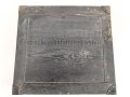 Fernschreibstationskasten Wehrmacht. Maße etwa 43 x 47 x 13cm. Originallack, mit Einsätzen, nicht gereinigtes Stück