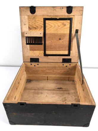 Fernschreibstationskasten Wehrmacht. Maße etwa 46 x 51 x 23cm. Originallack, ungereinigtes Stück