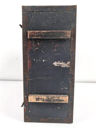 Transportkasten "Fu 6 ( Vorrat)" Originallack, ungereinigtes Stück mit zugehörigem Gehäusedeckel, gehört ins KFZ61.