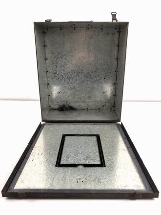 Transportkasten "Fu 6 ( Vorrat)" Originallack, ungereinigtes Stück mit zugehörigem Gehäusedeckel, gehört ins KFZ61.