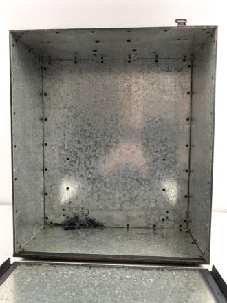 Transportkasten "Fu 6 ( Vorrat)" Originallack, ungereinigtes Stück mit zugehörigem Gehäusedeckel, gehört ins KFZ61.
