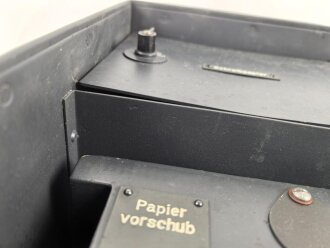 Morse Schreiber 5 Wehrmacht ( M.S. 5 ) Hersteller Rudolf Hell. Original lackiertes Gerät in sehr gutem Gesamtzustand, Funktion nicht geprüft. Nach dem Krieg weiterbenutzt