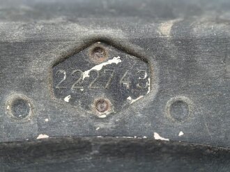 Zubehörtornister zum Tornisterfunkgerät b1 der Wehrmacht. Ungereinigtes Stück , Gehäuse Originallack, Deckel alt überlackiert. Ein Deckelverschluss lose beiliegend