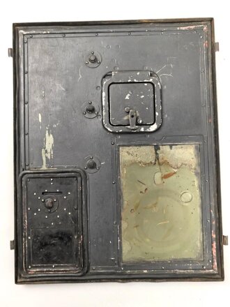 Zubehörtornister zum Tornisterfunkgerät b1 der Wehrmacht. Ungereinigtes Stück , Gehäuse Originallack, Deckel alt überlackiert. Ein Deckelverschluss lose beiliegend