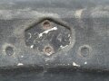 Zubehörtornister zum Tornisterfunkgerät b1 der Wehrmacht. Ungereinigtes Stück , Gehäuse Originallack, Deckel alt überlackiert. Ein Deckelverschluss lose beiliegend