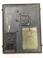 Zubehörtornister zum Tornisterfunkgerät b1 der Wehrmacht. Ungereinigtes Stück , Gehäuse Originallack, Deckel alt überlackiert. Ein Deckelverschluss lose beiliegend
