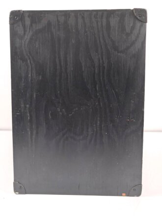 Wehrmacht Rundfunkempfänger AEG Batteriesuper 452 Bw. Originallack, optisch sehr gut, der Deckel lose beiliegend, Rückwandschrauben ohne Funktion.Technische Funktion nicht geprüft