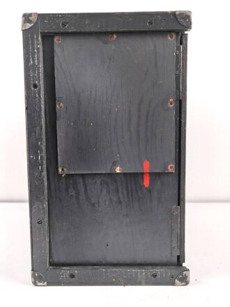 Wehrmacht Rundfunkempfänger AEG Batteriesuper 452 Bw. Originallack, optisch sehr gut, der Deckel lose beiliegend, Rückwandschrauben ohne Funktion.Technische Funktion nicht geprüft