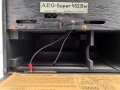 Wehrmacht Rundfunkempfänger AEG Batteriesuper 452 Bw. Originallack, optisch sehr gut, der Deckel lose beiliegend, Rückwandschrauben ohne Funktion.Technische Funktion nicht geprüft