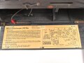 Wehrmacht Rundfunkempfänger AEG Batteriesuper 452 Bw. Originallack, optisch sehr gut, der Deckel lose beiliegend, Rückwandschrauben ohne Funktion.Technische Funktion nicht geprüft