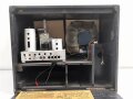 Wehrmacht Rundfunkempfänger AEG Batteriesuper 452 Bw. Originallack, optisch sehr gut, der Deckel lose beiliegend, Rückwandschrauben ohne Funktion.Technische Funktion nicht geprüft