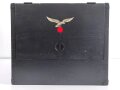 Wehrmacht Rundfunkempfänger AEG Batteriesuper 452 Bw. Originallack, optisch sehr gut, der Deckel lose beiliegend, Rückwandschrauben ohne Funktion.Technische Funktion nicht geprüft