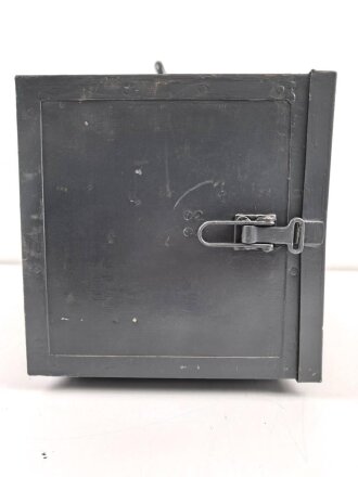 Gleichrichter a Wehrmacht datiert 1944. Gehäuse und Deckel überlackiert, Funktion nicht geprüft