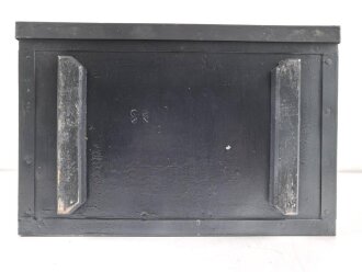 Gleichrichter a Wehrmacht datiert 1944. Gehäuse und Deckel überlackiert, Funktion nicht geprüft