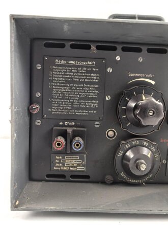 Gleichrichter a Wehrmacht datiert 1944. Gehäuse und Deckel überlackiert, Funktion nicht geprüft