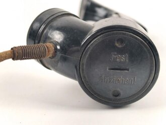 Handapparat Hap2, Hörer für Funkgeräte in vorderster Linie, kann benutzt werden ohne den Stahlhelm abzusetzen. Ungereinigtes Stück, ein Stecker fehlt, Funktion nicht geprüft