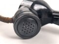 Handapparat Hap2, Hörer für Funkgeräte in vorderster Linie, kann benutzt werden ohne den Stahlhelm abzusetzen. Ungereinigtes Stück, ein Stecker fehlt, Funktion nicht geprüft