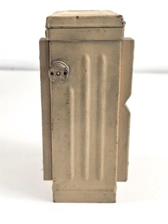 Tragebüchse zum Sammler 2,4 NC 28 für Tornisterfunkgeräte der Wehrmacht. Originallack
