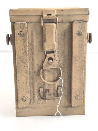 Tragebüchse zum Sammler 2,4 NC 28 für Tornisterfunkgeräte der Wehrmacht. Originallack