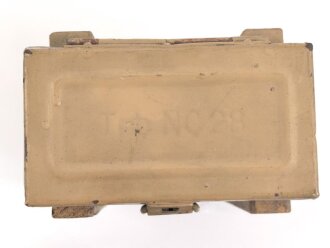 Tragebüchse zum Sammler 2,4 NC 28 für Tornisterfunkgeräte der Wehrmacht. Originallack