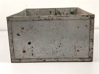 Modifiziertes Gehäuse zum Zubehörtornister für Tornisterfunkgerät b1 der Wehrmacht. Neuzeitlich überlackiert, nicht gereinigt