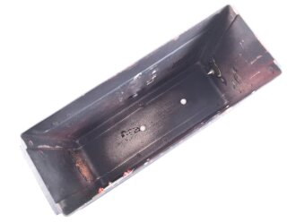 Kleinfunksprecher d " Dorette" . Gerät Nummer 1531 von 1944. Tiefdunkelblauer Originallack, wenig oder nicht benutztes Gerät. Variante ohne die Halterung für den Batteriekasten, so von einem Urgestein des Funksammelns als