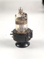 Kleinfunksprecher d " Dorette" . Gerät Nummer 1531 von 1944. Tiefdunkelblauer Originallack, wenig oder nicht benutztes Gerät. Variante ohne die Halterung für den Batteriekasten, so von einem Urgestein des Funksammelns als