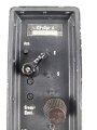 Kleinfunksprecher d " Dorette" . Gerät Nummer 1531 von 1944. Tiefdunkelblauer Originallack, wenig oder nicht benutztes Gerät. Variante ohne die Halterung für den Batteriekasten, so von einem Urgestein des Funksammelns als