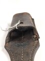 Kaiserreich und 1. Weltkrieg, Koppelschuh zum Seitengewehr Modell 98/05. Gebraucht, ohne erkennbare Stempelung, eine Niete ausgerissen, Naht etwas offen