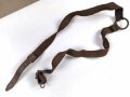 Riemen aus Web Ersatzmaterial mit teils Deutschen, teils Italienischen ? Metallbeschlägen. Der Ring hat einen Durchmesser von 4,3mm, der lange Riemen hat eine Länge von 56cm. Sie erhalten ein ( 1 ) Stück