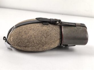 Feldflasche Wehrmacht, getragenes Stück mit...