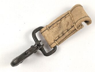 Metallhaken an Webriemen für Tragerahmen der Wehrmacht
