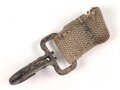 Metallhaken an Webriemen für Tragerahmen der Wehrmacht