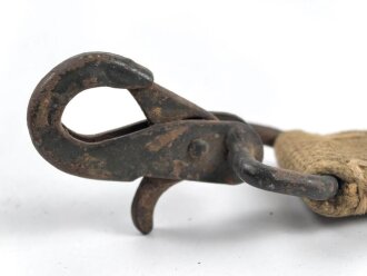 Metallhaken an Webriemen für Tragerahmen der Wehrmacht
