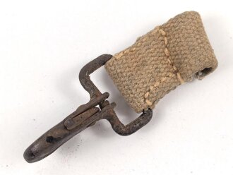 Metallhaken an Webriemen für Tragerahmen der Wehrmacht