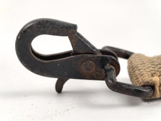 Metallhaken an Webriemen für Tragerahmen der Wehrmacht