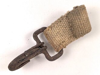 Metallhaken an Webriemen für Tragerahmen der Wehrmacht