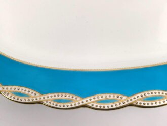 Großbritannien um 1900, große Servierplatte, Breite 57cm, Hergestellt von der englischen Manufaktur Minton verkauft durch den Händler John Mortlock aus der Oxfort Street in London