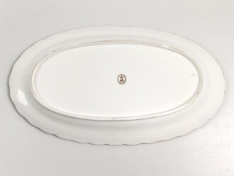 Großbritannien um 1900, große Servierplatte, Breite 57cm, Hergestellt von der englischen Manufaktur Minton verkauft durch den Händler John Mortlock aus der Oxfort Street in London